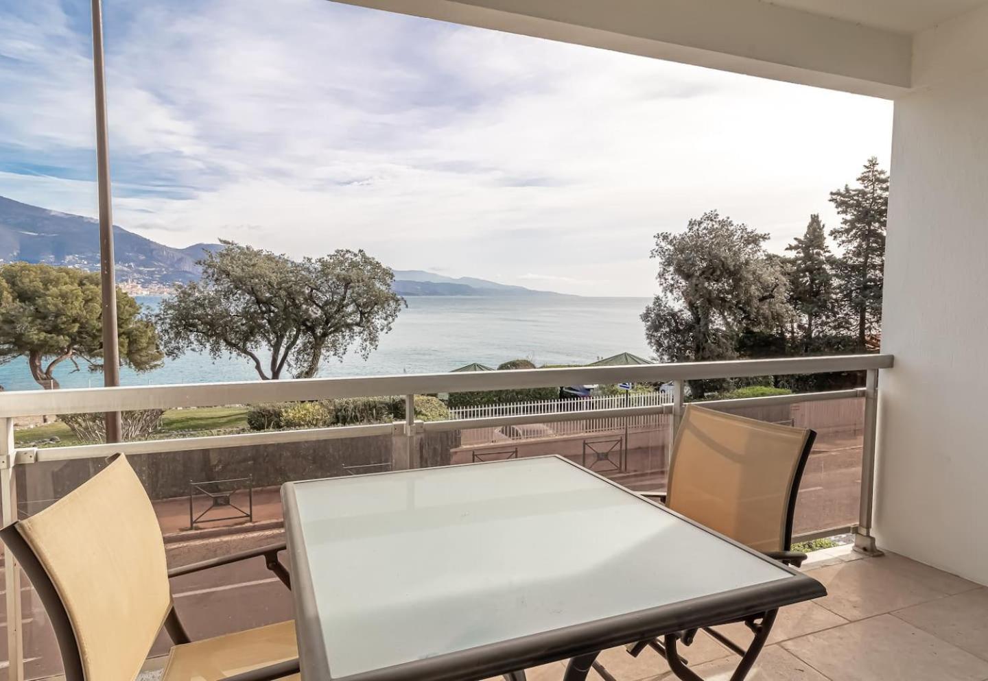 Appartement Magnificent 2-room Sea View